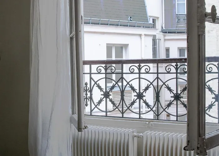 Bnbnova - Eiffel Tower & Les Invalides - 1Br Apartmán